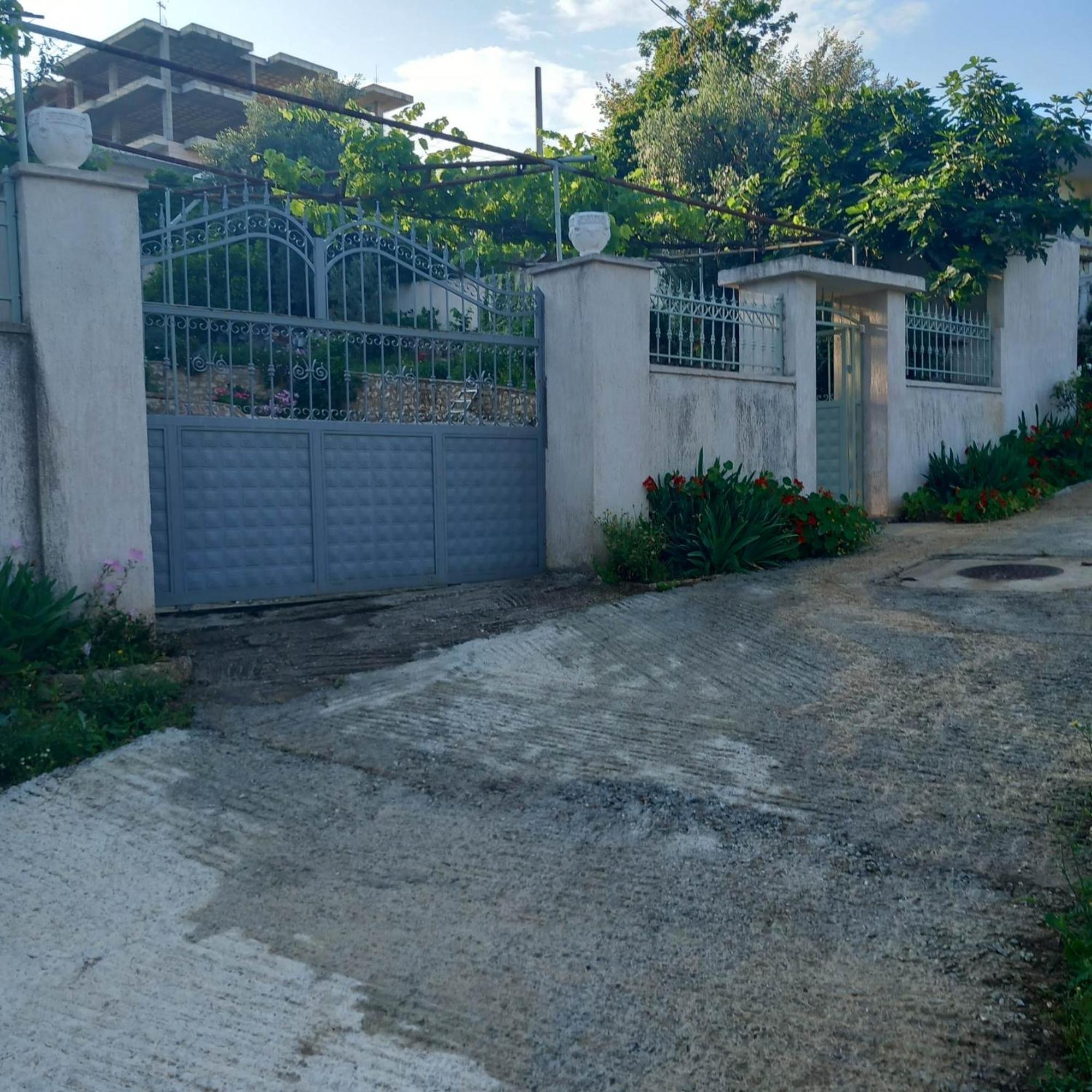 Sarsed Home, Sarandë Esterno foto